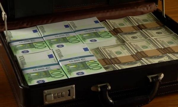 Μέχρι τα 500 ευρώ τα μετρητά σε κόμματα και υποψηφίους