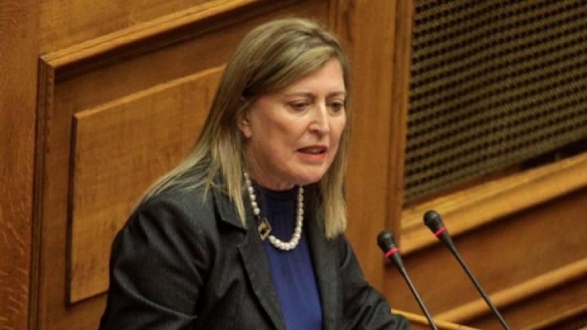 Καρακώστα: Με το πολυνομοσχέδιο δεν κόβουμε κάτι