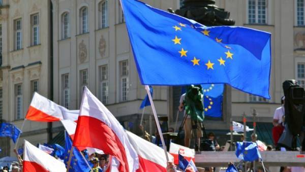 Η Πολωνία απειλεί με βέτο το Ταμείο Ανάκαμψης