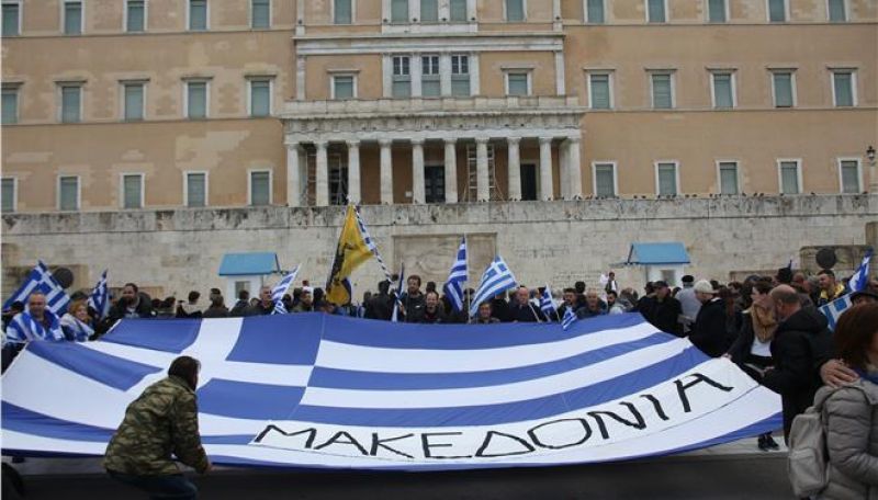 Στο Σύνταγμα όλα τα βλέμματα, ποιοι έδωσαν το «παρών» (upd)