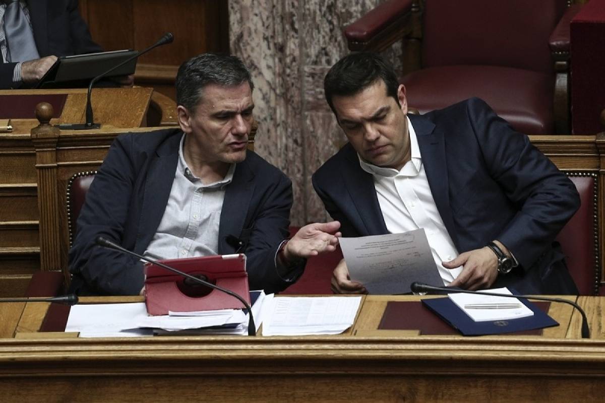 Αγώνας δρόμου για αλλαγή ατζέντας με πακέτο οικονομικών μέτρων