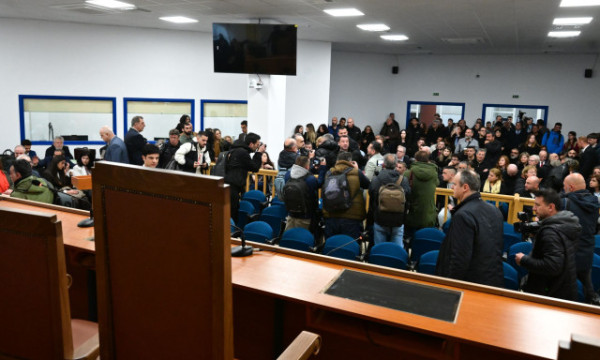 Δίκη για τα Τέμπη: Συγκλονιστικές καταθέσεις από τραυματίες και οικογένειες θυμάτων