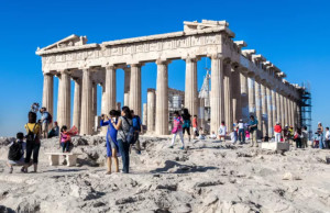 Τουρισμός-Εισπράξεις: Πώς θα καλυφθεί το κενό των €451 εκατ. με το ρεκόρ του 2019