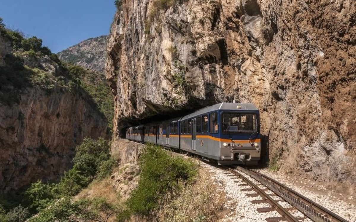 Hellenic Train: Μετεπιβίβαση επιβατών του Οδοντωτού σε εφεδρική αμαξοστοιχία για την επιστροφή στο Διακοπτό