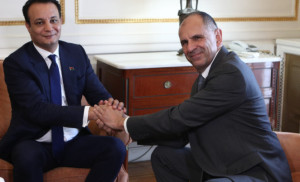 Συνάντηση Γεραπετρίτη- Μ. Χαφτάρ: Στο «τραπέζι» μεταναστευτικό, στρατηγικές συνεργασίες και τουρκολιβυκό μνημόνιο