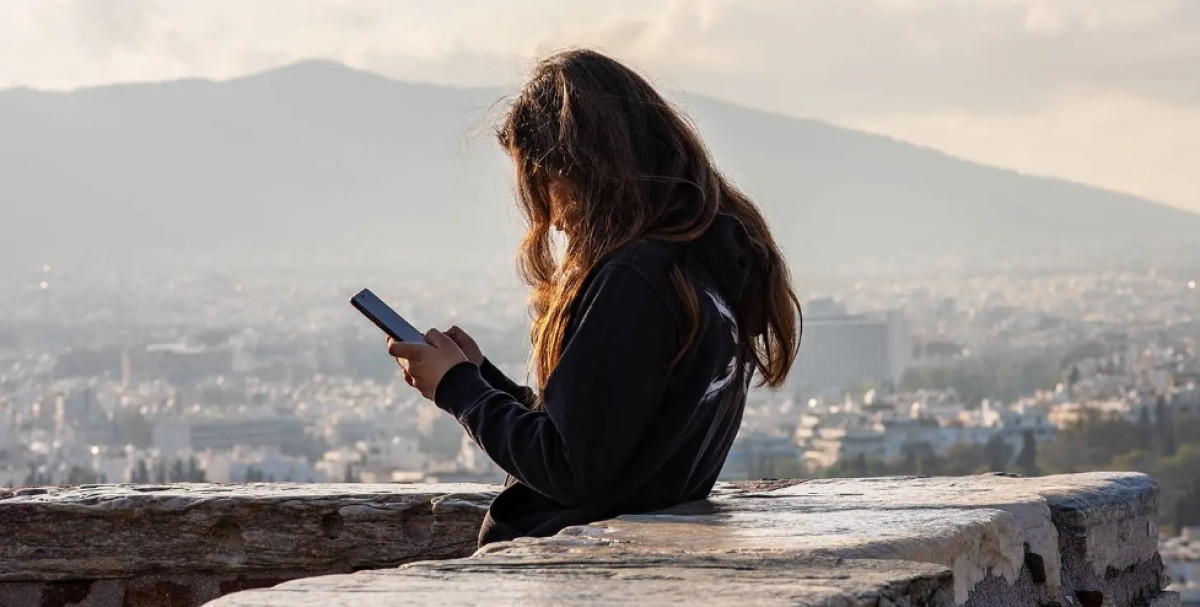 Τι πιστεύουν οι Έλληνες για την Τεχνητή Νοημοσύνη - 9 στους 10 τάσσονται υπέρ των περιορισμών