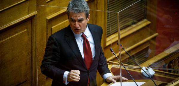 Ο Λοβέρδος λέει ότι θα εκτοπίσει τον Μητσοτάκη από το Κέντρο, αλλά πώς;