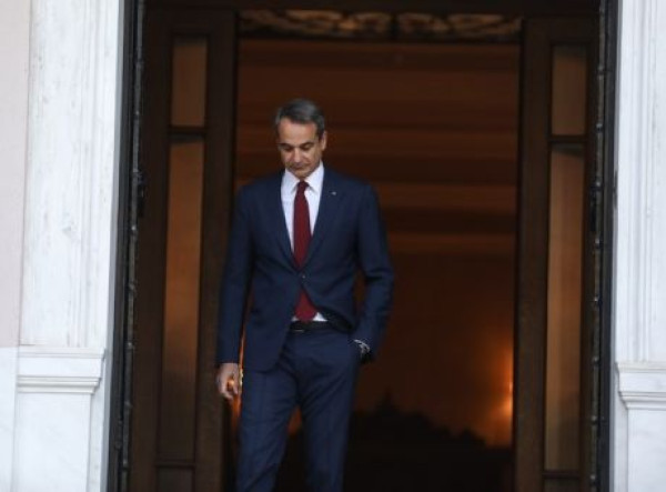 Όλοι κρέμονται από τα χείλη του Μητσοτάκη και περιμένουν την 10η Μαρτίου