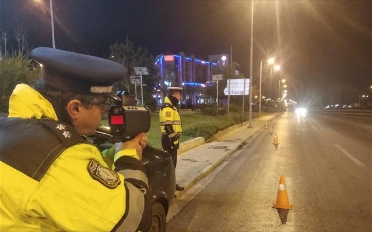 Βραδινό «σαφάρι» της τροχαίας στην Αττική- Βεβαιώθηκαν 215 παραβάσεις