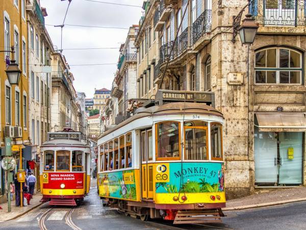 Πορτογαλία: Άνοιξε πρώτη τον τουρισμό και τώρα αντιμετωπίζει τις συνέπειες