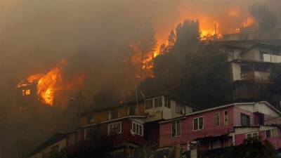 Καταστράφηκαν 150 σπίτια από πυρκαγιά στη Χιλή