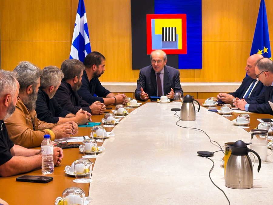 Συνάντηση Χατζηδάκη – Τσιάρα με Κρητικούς κτηνοτρόφους: Υπόσχεση για επιδοτήσεις, αλλά με καθυστερήσεις λόγω ελέγχων