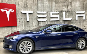 «Ηλεκτροσόκ» για την Tesla: Βουτιά 67% στις ταξινομήσεις Μαΐου