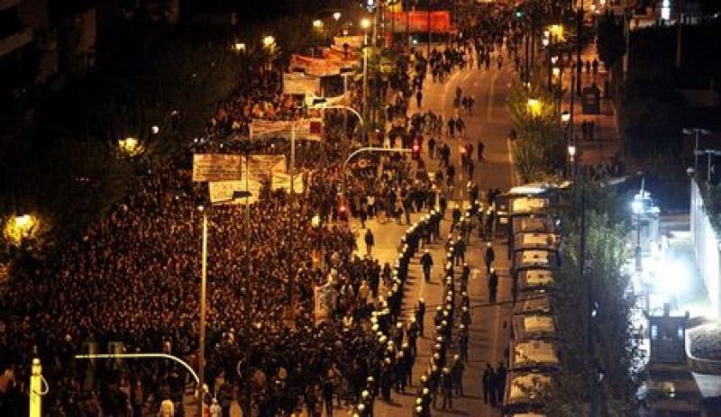 Μαζική και ειρηνική η πορεία για την 40η επέτειο του Πολυτεχνείου
