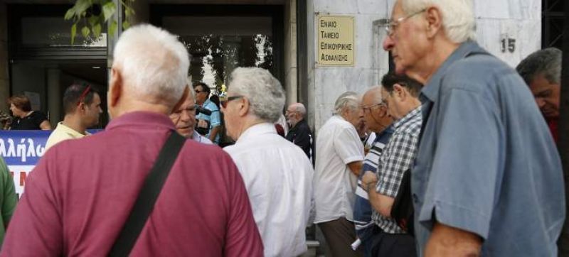 Την Παρασκευή το επίδομα αλληλεγγύης και τα αντισταθμιστικά του ΕΚΑΣ