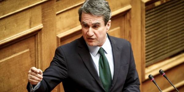 «Αφού είστε ΠΑΣΟΚ, γιατί δεν το λέτε;»