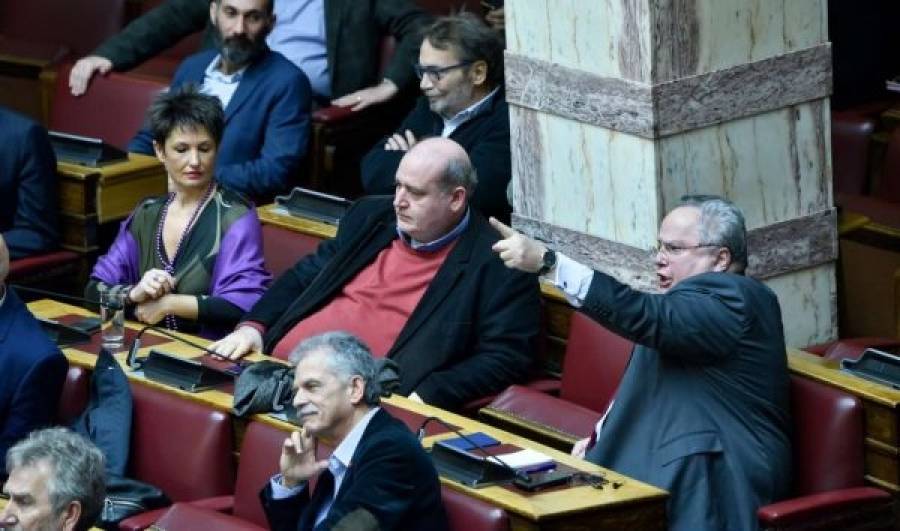 Αναδιάταξη πολιτικού σκηνικού: ο Δανέλλης άλλαξε θέση στην Βουλή