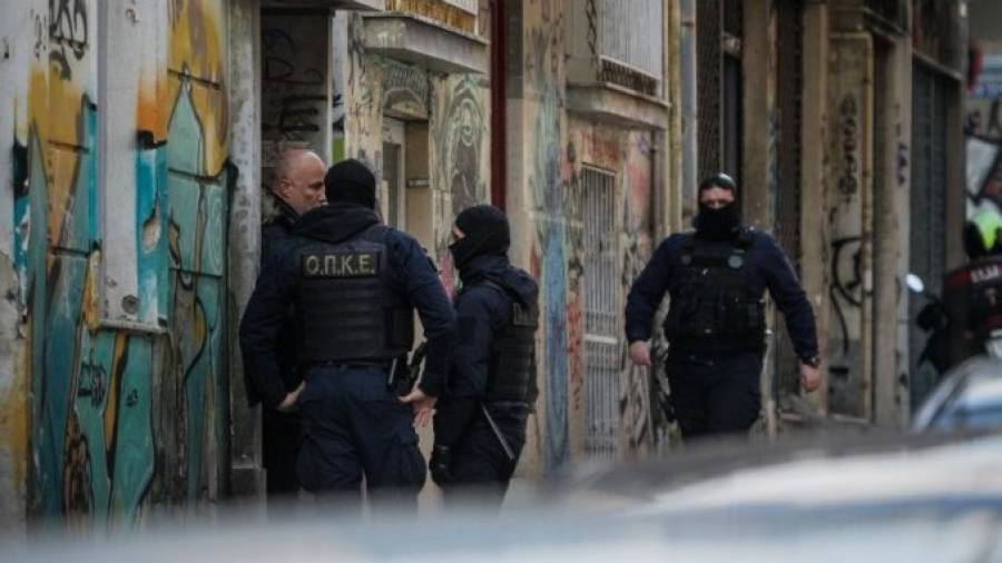 Αστυνομική επιχείρηση για την εκκένωση υπό κατάληψη κτηρίου στα Εξάρχεια