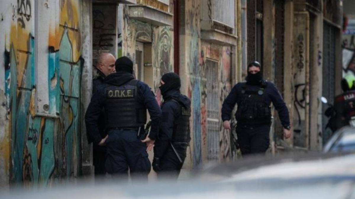 Αστυνομική επιχείρηση για την εκκένωση υπό κατάληψη κτηρίου στα Εξάρχεια