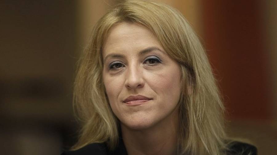 Η Δούρου, η γυναίκα, έχει νευράκια…