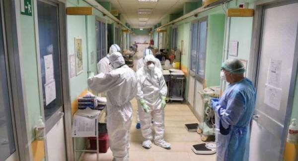 Κορονοϊός-Ελλάδα: 18 θάνατοι και 472 νέα κρούσματα- 353 διασωληνωμένοι