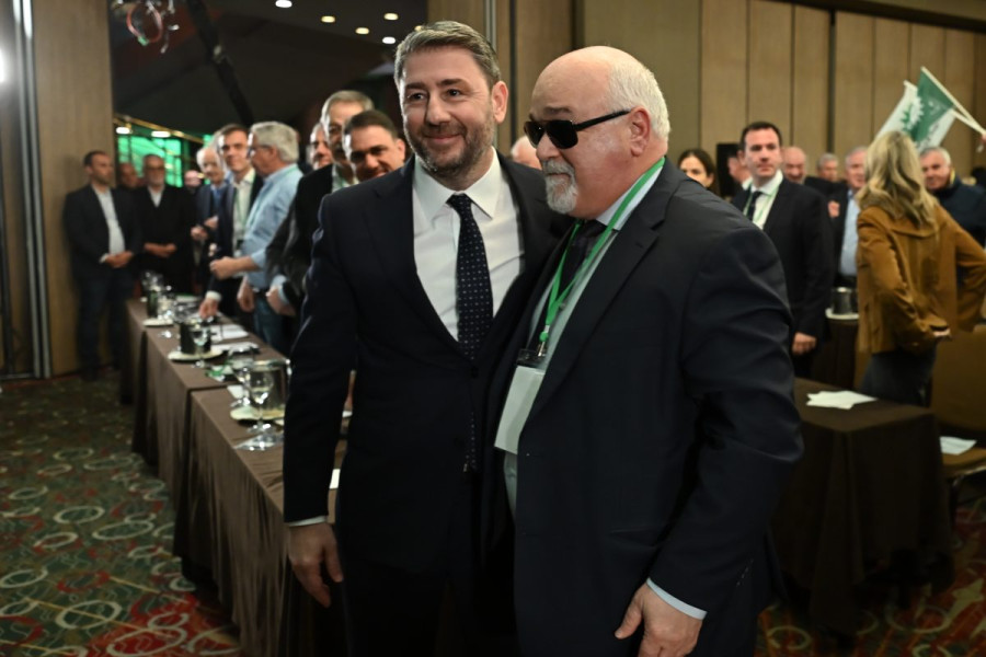 Η απάντηση του ΠΑΣΟΚ στις φήμες για «εν πλω» αντικατάσταση Ανδρουλάκη