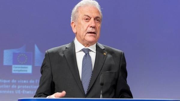 Αβραμόπουλος: Προσωρινές συμφωνίες για την υποδοχή μεταναστών