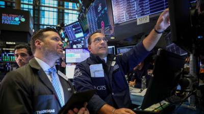 Αδυνατεί να βγάλει αντίδραση η Wall Street