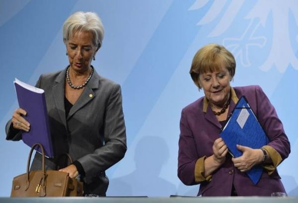 SZ: Η Μέρκελ προτιμά το ΔΝΤ εκτός ελληνικού προγράμματος