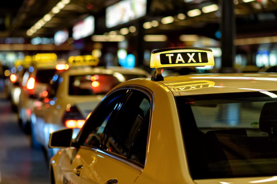 Συνελήφθη οδηγός ταξί με «πειραγμένη» ταμειακή-Αρκετοί χωρίς ταξίμετρο