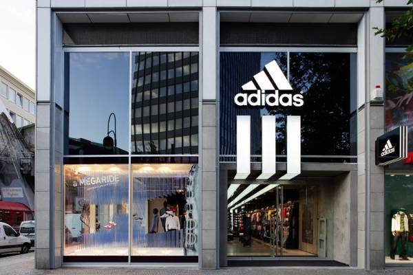 Adidas: Ζημιές 295 εκατ. ευρώ το β' τρίμηνο