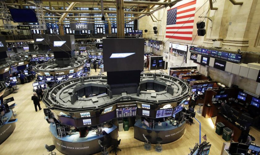 Συνεχίστηκαν οι απώλειες στη Wall Street- «Βουτιά» για τον χρυσό