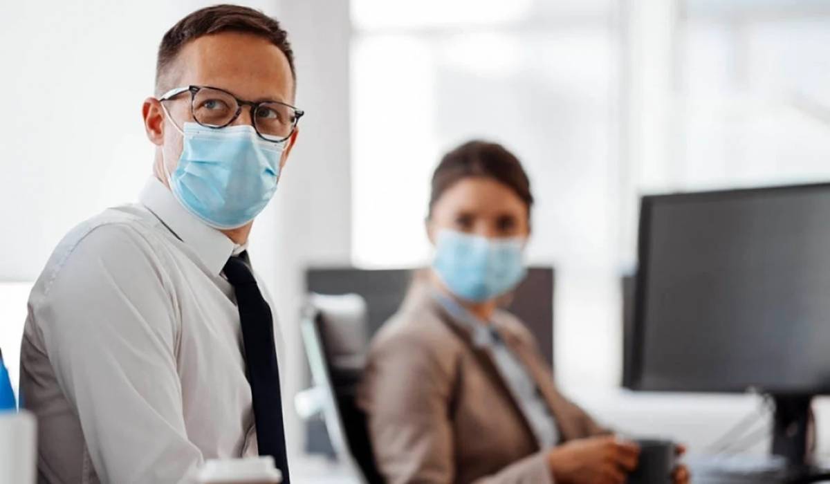 Υποχρεωτική η χρήση μάσκας και στο Δημόσιο-Η εγκύκλιος