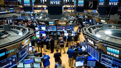 Απώλειες στη Wall Street στην έναρξη του δεύτερου τριμήνου
