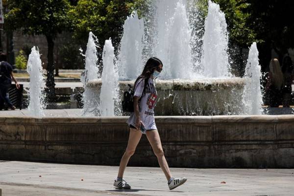 Χωρίς μάσκα από σήμερα στους εξωτερικούς χώρους