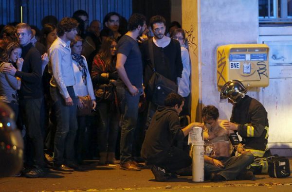 Παρίσι-Μακελειό: Έληξε η αιματοβαμμένη ομηρία στο θέατρο-Πάνω από 160 οι νεκροί
