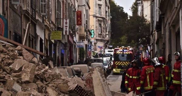 Ένας νεκρός στα συντρίμμια των κτιρίων στη Μασσαλία