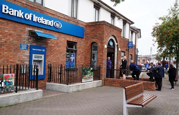 Τεχνικό πρόβλημα στα ATM στην Ιρλανδία- «Μοίραζαν» τζάμπα λεφτά