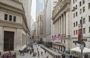 Wall Street: Θετικά πρόσημα παρά την επιβολή δασμών από Κίνα