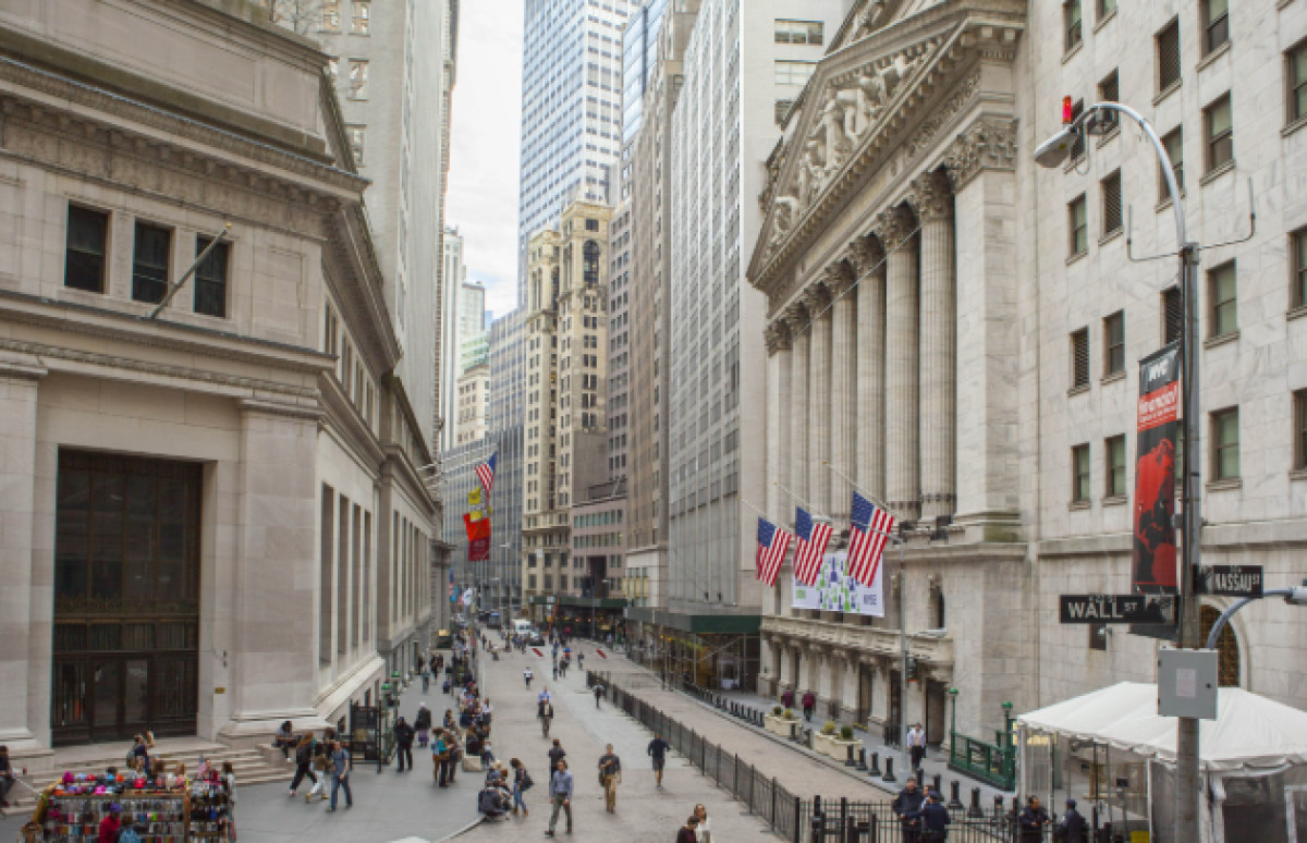 Wall Street: Θετικά πρόσημα παρά την επιβολή δασμών από Κίνα