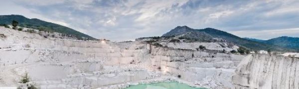 Η εξαγορά που άλλαξε τον χάρτη του λευκού μαρμάρου