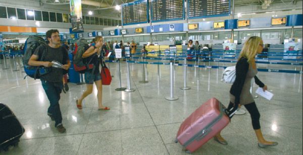 &quot;Απότομη προσγείωση&quot; για την επιβατική κίνηση το 2013 στο «Ελ. Βενιζέλος»- Σημάδια ανάκαμψης τους μήνες Οκτώβριο, Νοέμβριο και Δεκέμβριο