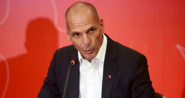 Βαρουφάκης: Υπαγορευμένη λύση από την Τρόικα ο «Ηρακλής»