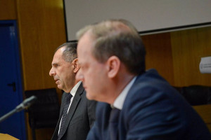 Περιμένοντας τον Καραμανλή