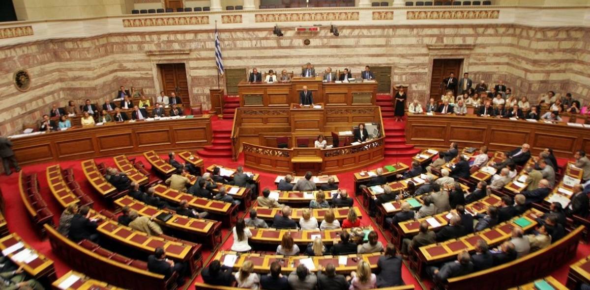 Κορυφώνεται η συζήτηση για την πρόταση δυσπιστίας, με σύγκρουση Τσίπρα-Μητσοτάκη