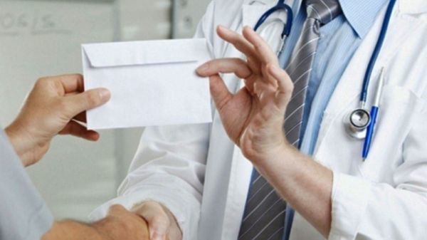 Βόρεια Ελλάδα: Συνελήφθη γιατρός για «φακελάκι»