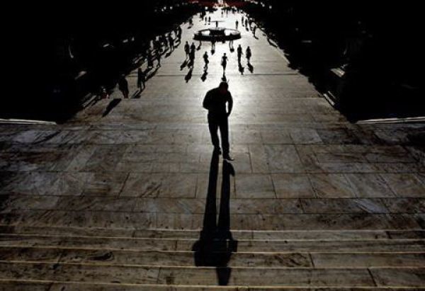 Νεκρές ζώνες από την ανεργία σε Μακεδονία, Αττική - Τα στοιχεία δείχνουν ένας στους τρεις άνεργος
