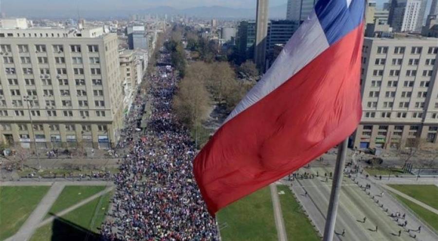 Χιλή: Κατεβάζει ταχύτητα η οικονομία λόγω της πολιτικής κρίσης