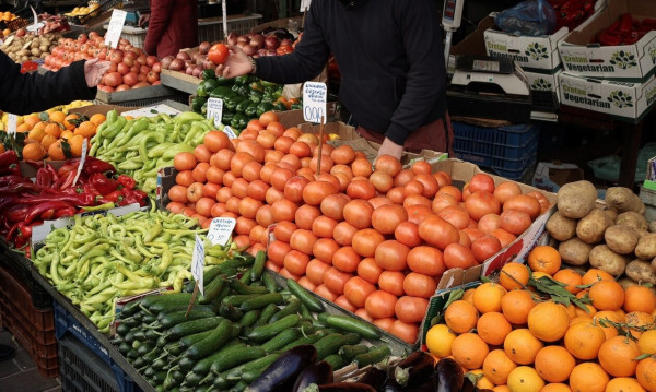 Ανατιμήσεις άνω του 20% σε ντομάτες, αγγούρια, κολοκύθια