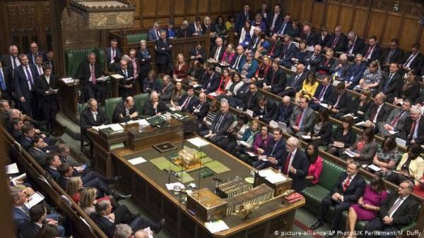 Βρετανία: Εγκρίθηκε τροπολογία-μπλόκο για την διακοπή λειτουργίας του κοινοβουλίου